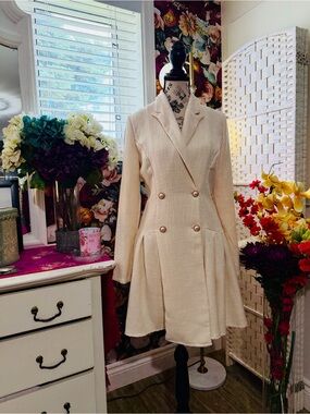 Women’s Cream Double-Breasted Midi Dress Coat
♥️🛍️